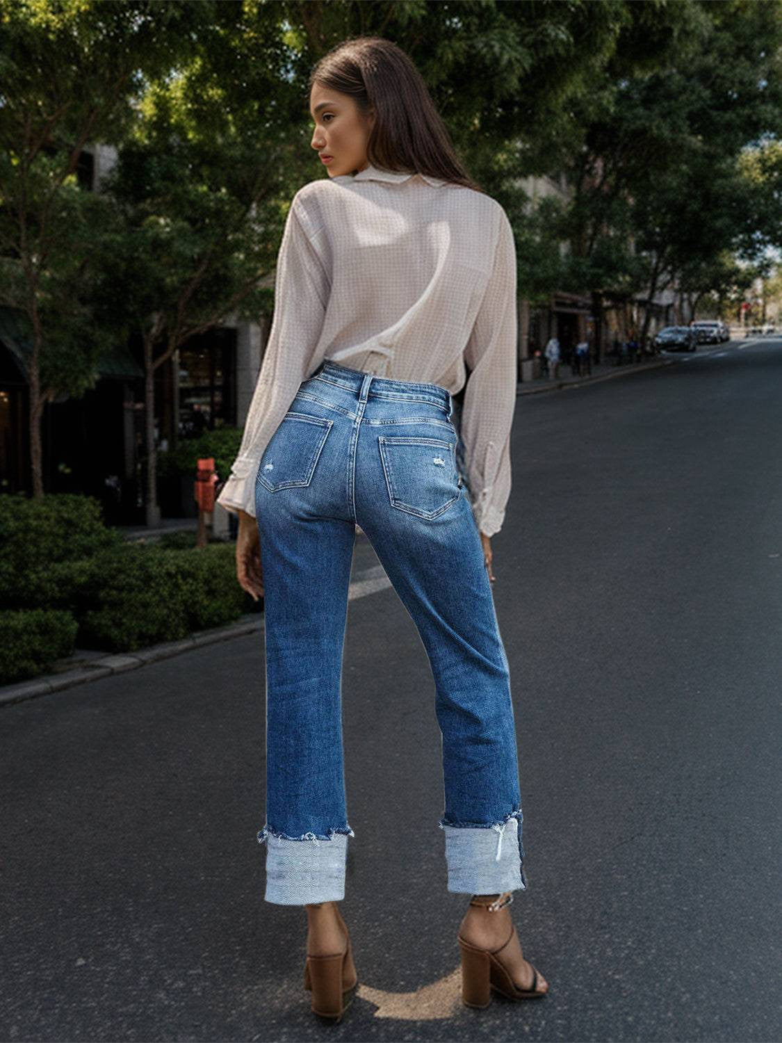 Stepped Waist Raw Hem Rolled Straight Jeans.