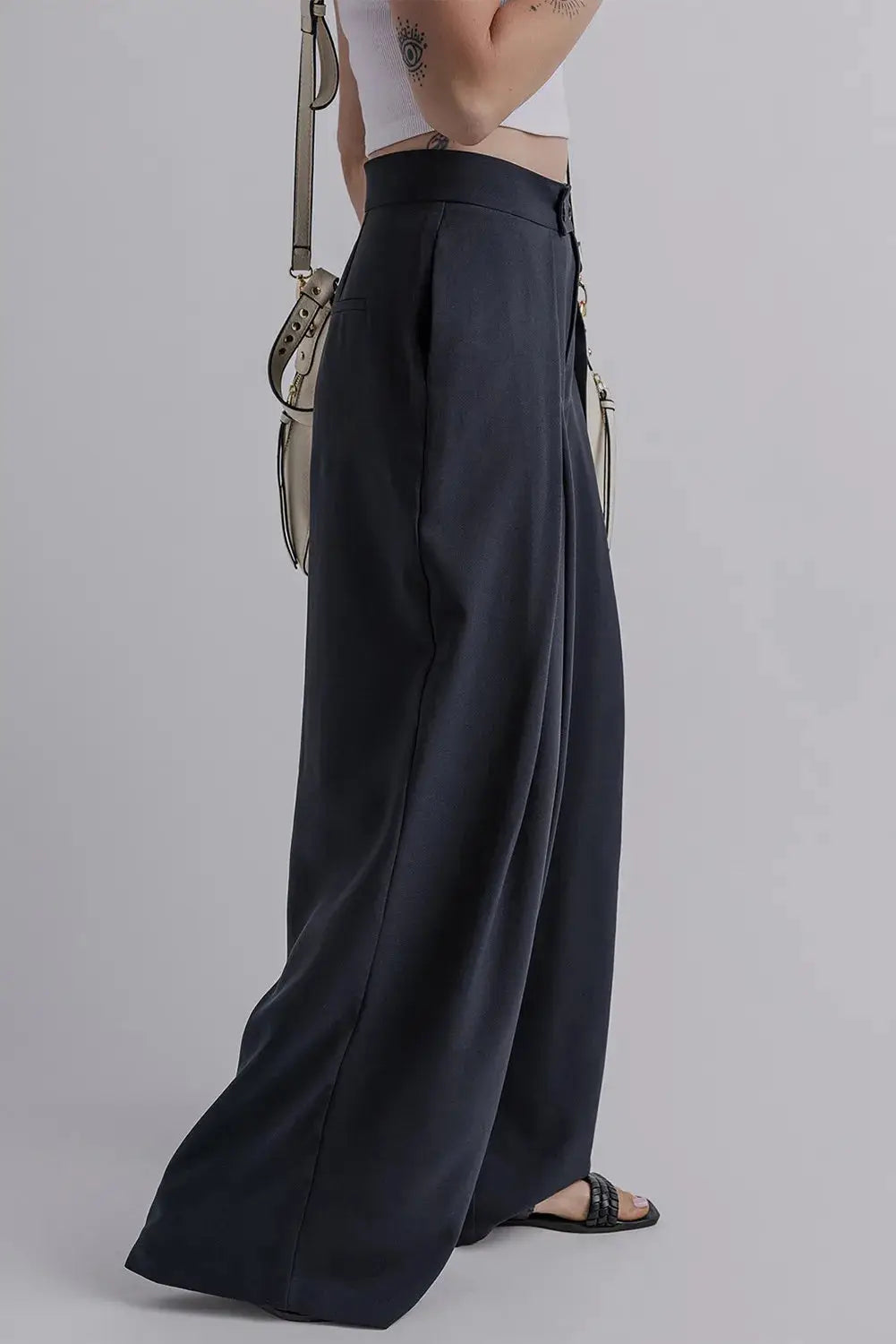 Trendy Wide Leg Pants with Pockets Made for Comfort.