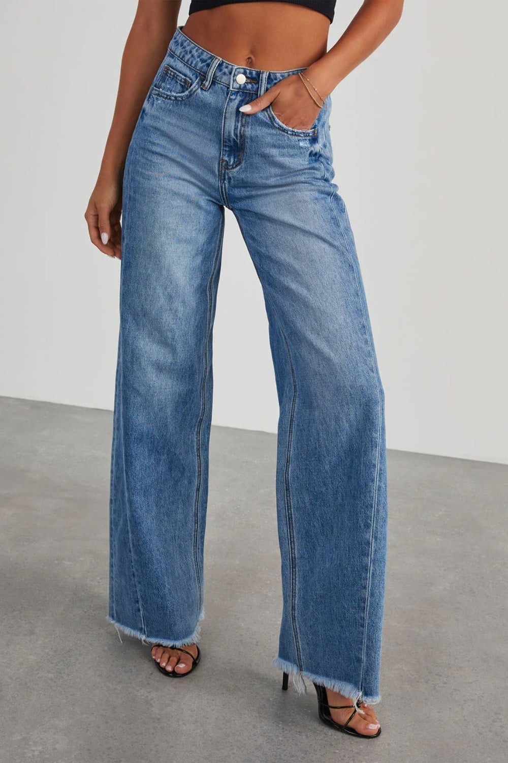 Women’s Raw Hem Wide Leg Jeans with Pockets